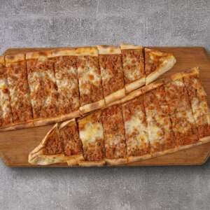 Kıymalı kaşarlı Pide