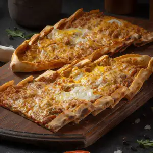 Kıymalı Yumurtalı Pide